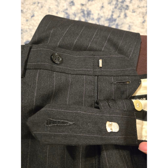 Jos.A.Bank charcoal gray pin striped suit, 100% wool, sz.33R, suit coat sz.39R - Picture 11 of 14